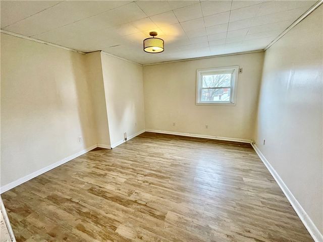 141 Overbeck St, Spring Hill, PA 15212