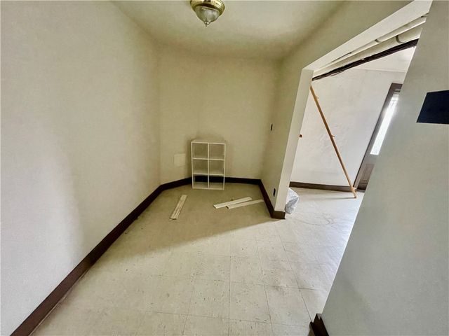 141 Overbeck St, Spring Hill, PA 15212