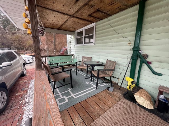141 Overbeck St, Spring Hill, PA 15212