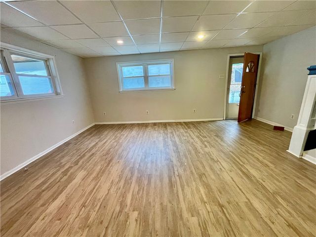 141 Overbeck St, Spring Hill, PA 15212