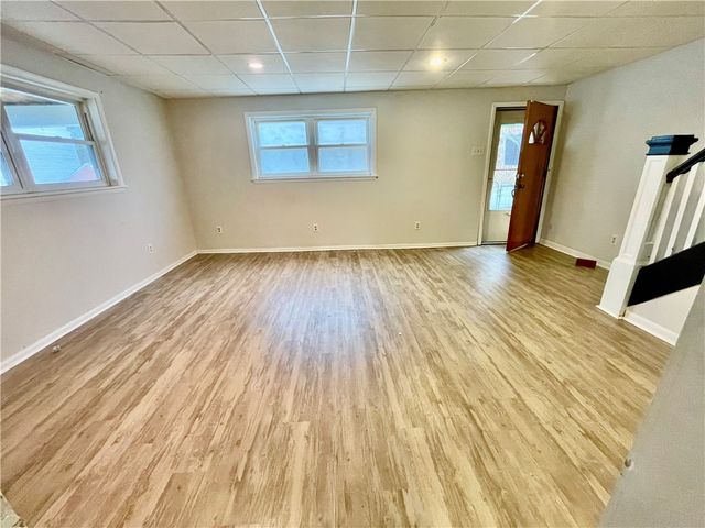 141 Overbeck St, Spring Hill, PA 15212