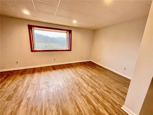 141 Overbeck St, Spring Hill, PA 15212