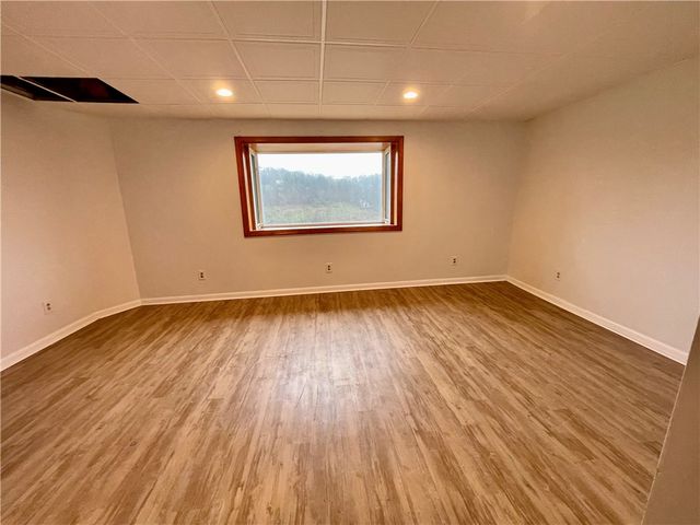 141 Overbeck St, Spring Hill, PA 15212