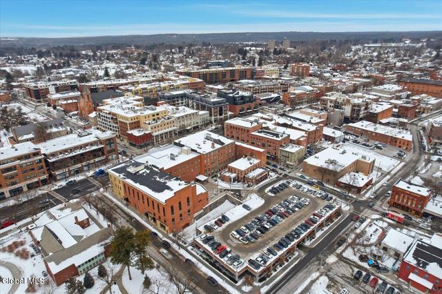 5 Spring Street Unit 402, Saratoga Springs, NY 12866