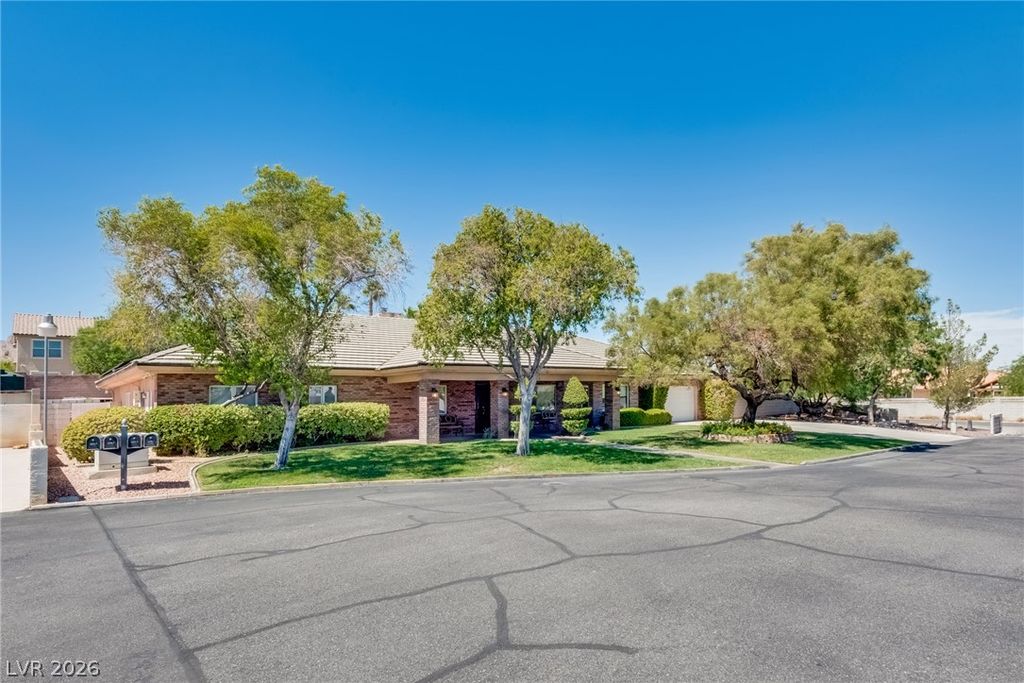 8885 Hickam Avenue, Las Vegas, NV 89129 — photo 4