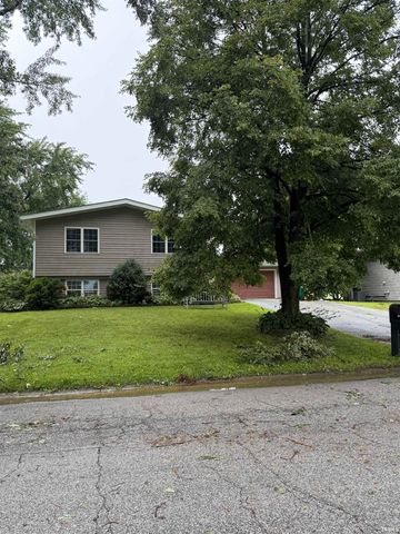 534 Robyn Road, Valparaiso, IN 46385