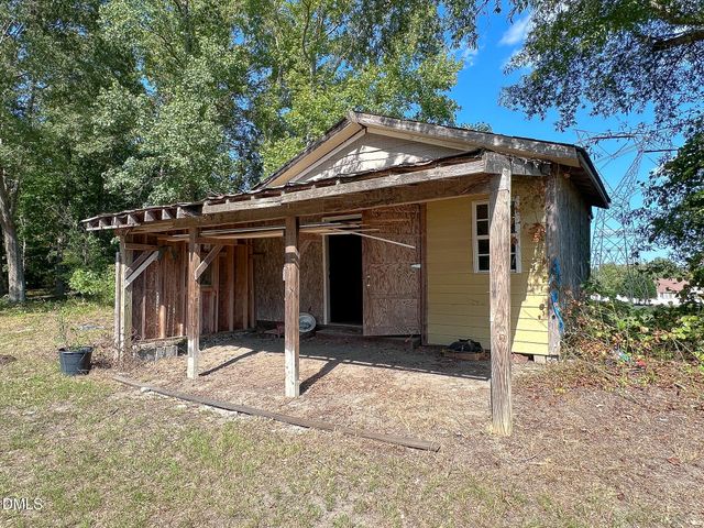 422 Old Halifax Road, Louisburg, NC 27549