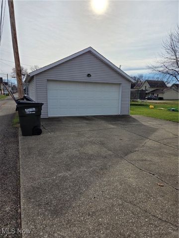 412 E 5th Street, Dover, OH 44622