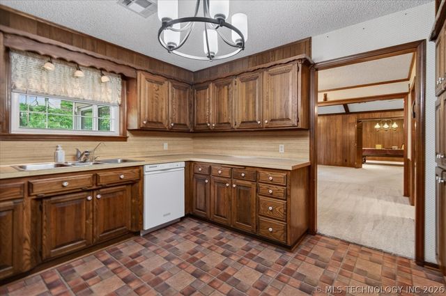 1328 Bynum Road, Bartlesville, OK 74006