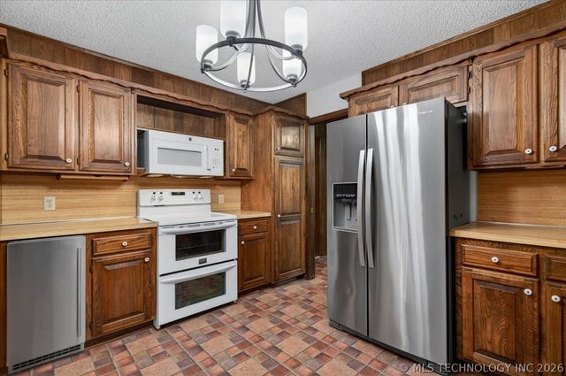 1328 Bynum Road, Bartlesville, OK 74006