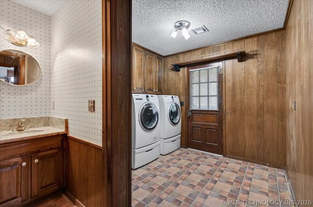 1328 Bynum Road, Bartlesville, OK 74006