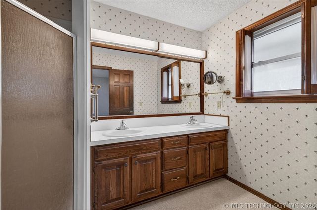 1328 Bynum Road, Bartlesville, OK 74006
