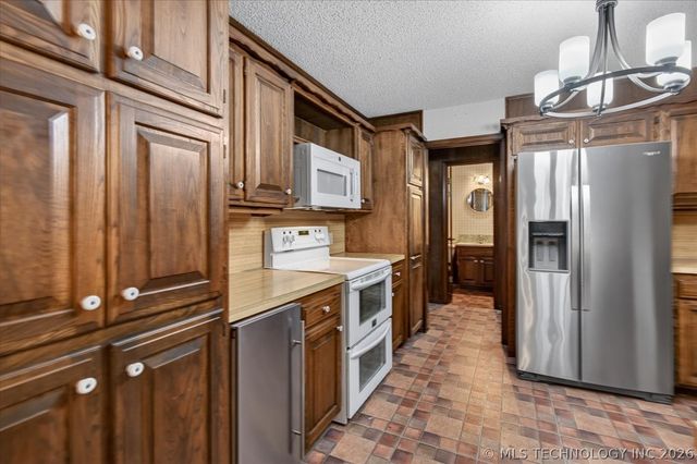 1328 Bynum Road, Bartlesville, OK 74006