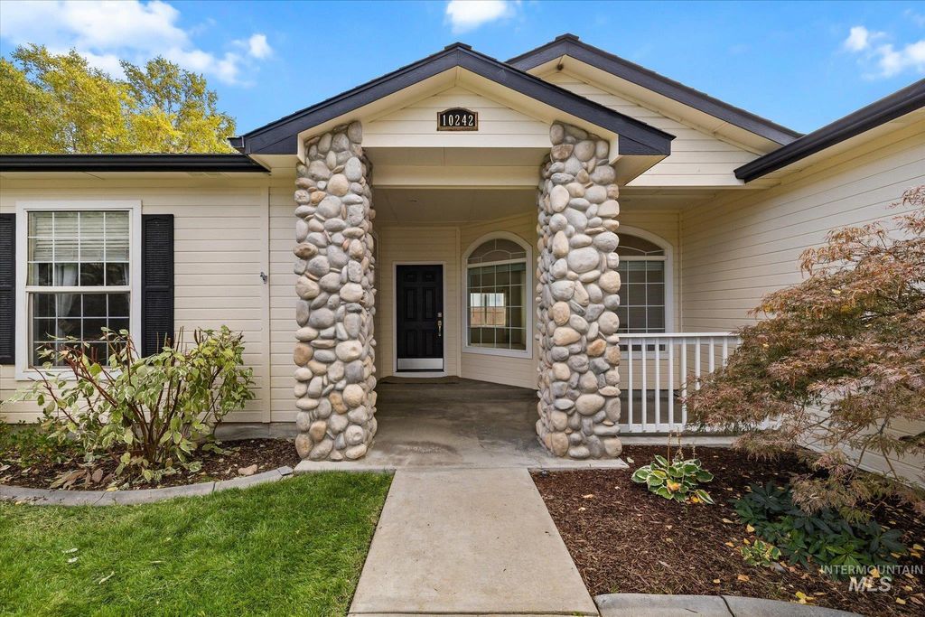 10242 N Blacktail Ave, Boise, ID 83714 photo 2