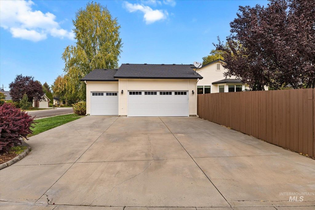 10242 N Blacktail Ave, Boise, ID 83714 photo 3