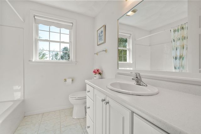 2 Cpl Charles J Mcmahon Dr, Woburn, MA 01801