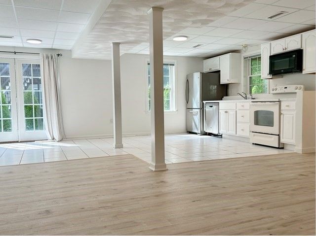 2 Cpl Charles J Mcmahon Dr, Woburn, MA 01801
