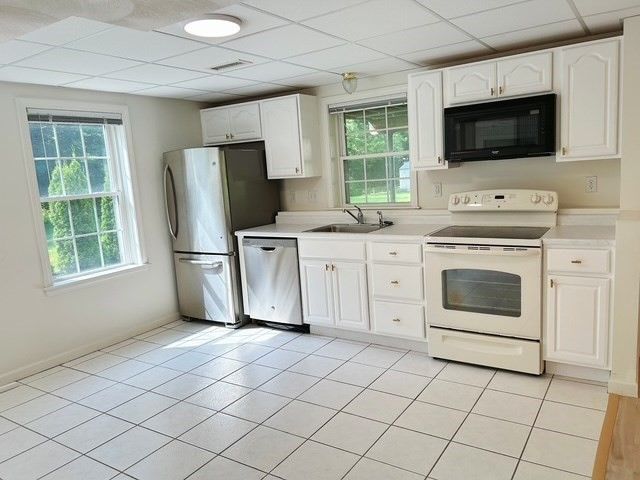2 Cpl Charles J Mcmahon Dr, Woburn, MA 01801