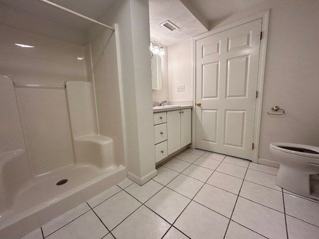 2 Cpl Charles J Mcmahon Dr, Woburn, MA 01801