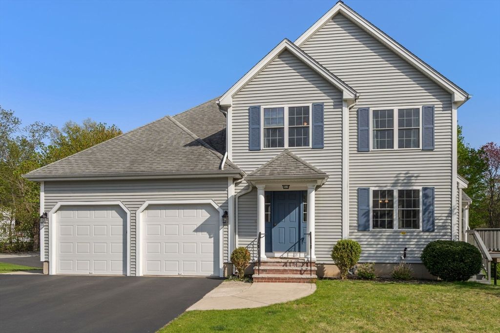 2 Cpl Charles J Mcmahon Dr, Woburn, MA 01801