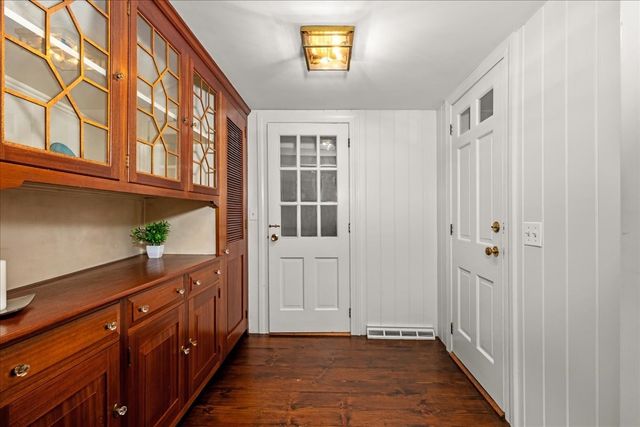 216 Boston Rd, Southborough, MA 01772