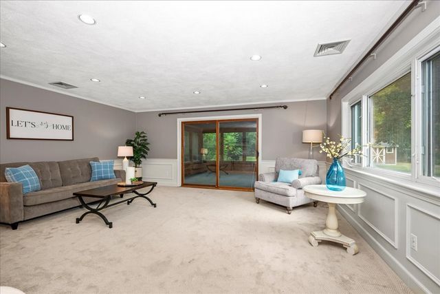 216 Boston Rd, Southborough, MA 01772