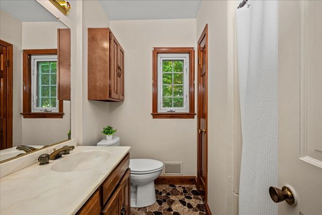 216 Boston Rd, Southborough, MA 01772