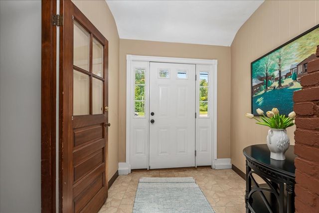 216 Boston Rd, Southborough, MA 01772