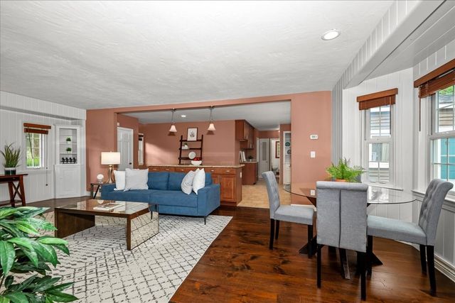 216 Boston Rd, Southborough, MA 01772