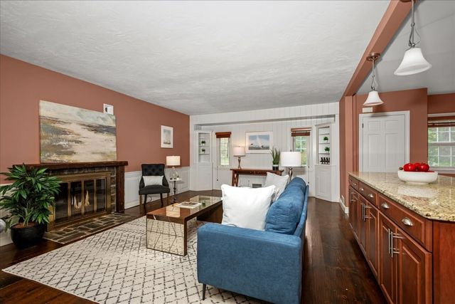 216 Boston Rd, Southborough, MA 01772