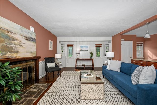 216 Boston Rd, Southborough, MA 01772