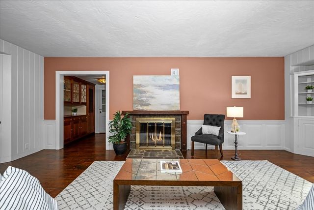216 Boston Rd, Southborough, MA 01772