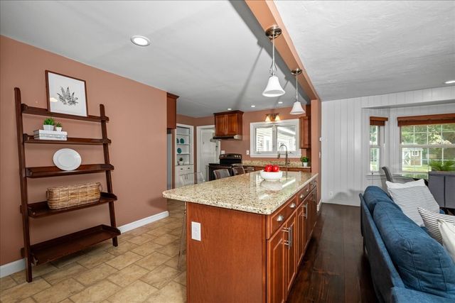 216 Boston Rd, Southborough, MA 01772