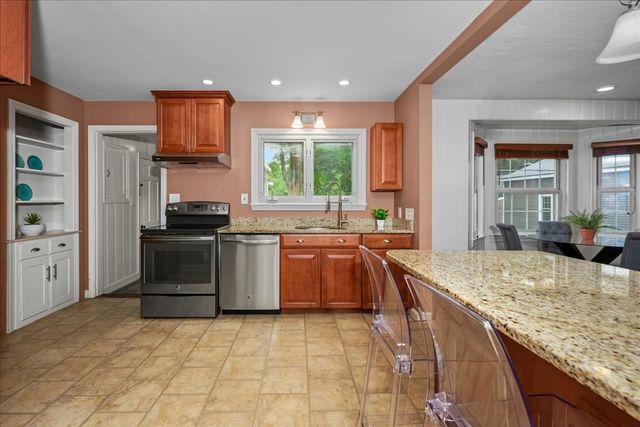 216 Boston Rd, Southborough, MA 01772