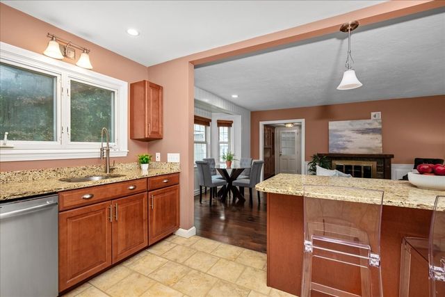 216 Boston Rd, Southborough, MA 01772