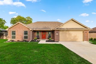 424 N Cedar Street, Springtown, TX 76082