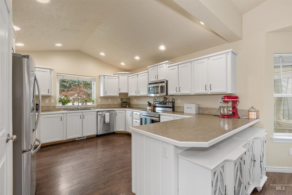 2493 S Skyview Dr, Nampa, ID 83686