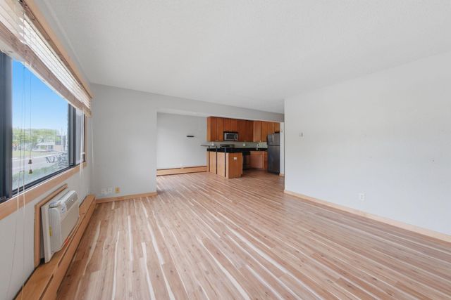 2530 1st Avenue S N204, Minneapolis, MN 55404