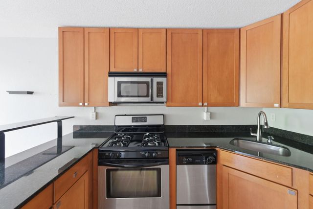 2530 1st Avenue S N204, Minneapolis, MN 55404