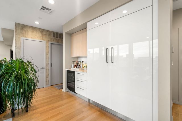 7 East Springfield PH6, Boston, MA 02118