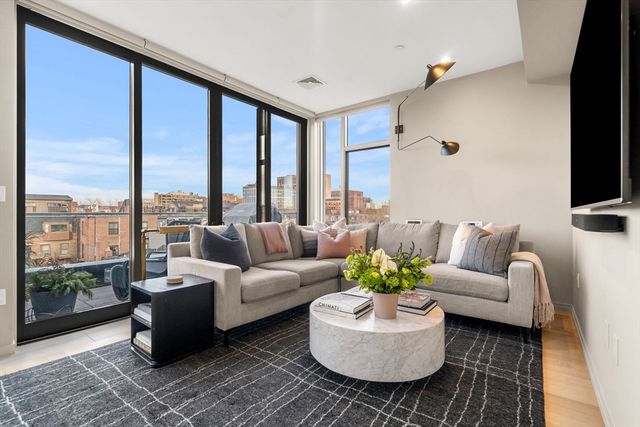 7 East Springfield PH6, Boston, MA 02118