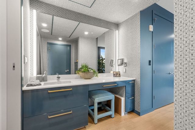 7 East Springfield PH6, Boston, MA 02118