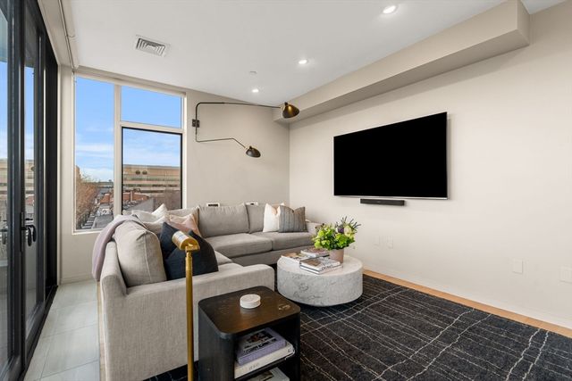 7 East Springfield PH6, Boston, MA 02118