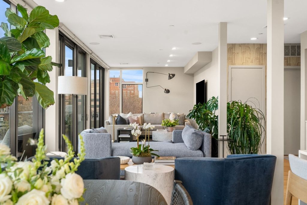 7 East Springfield PH6, Boston, MA 02118