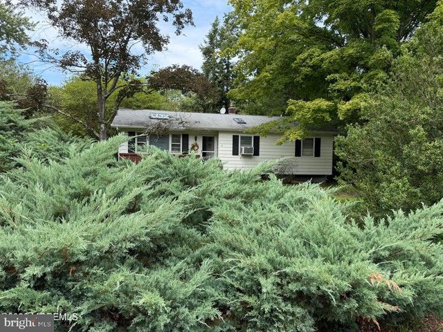 4 PEACHTREE ST, Jackson, NJ 08527