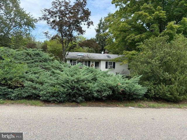 4 PEACHTREE ST, Jackson, NJ 08527