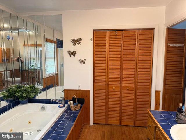 4 PEACHTREE ST, Jackson, NJ 08527
