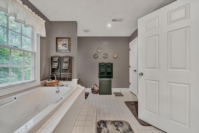 8281 Cardington DR, Roanoke, VA 24019