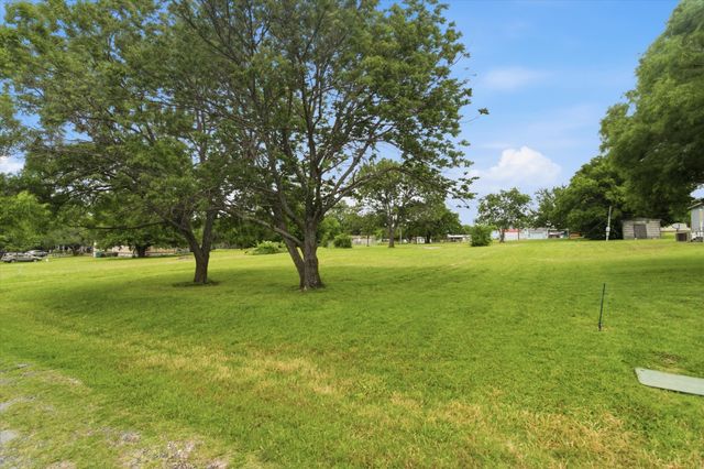 507 Deer Run, Southmayd, TX 75092