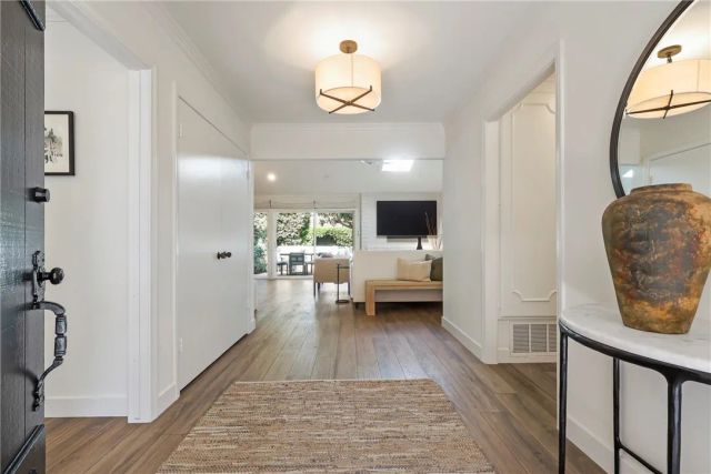 443 Vista Parada, Newport Beach, CA 92660